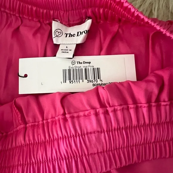 NWT 2 PIECE SATIN SHORTS SET💞 - Picture 7 of 7